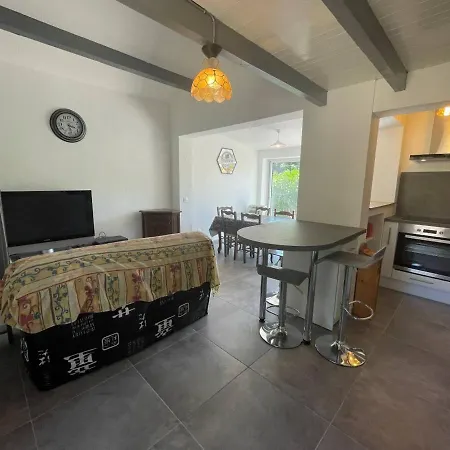 Holiday home Maison Renovee Climatisee, Jardin, 4 Couchages, A 1000m De La Plage, Parking Prive, Saint-cyprien - Fr-1-225d-160